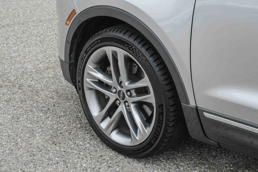 Thumbnail: 2017 Lincoln MKC - 6