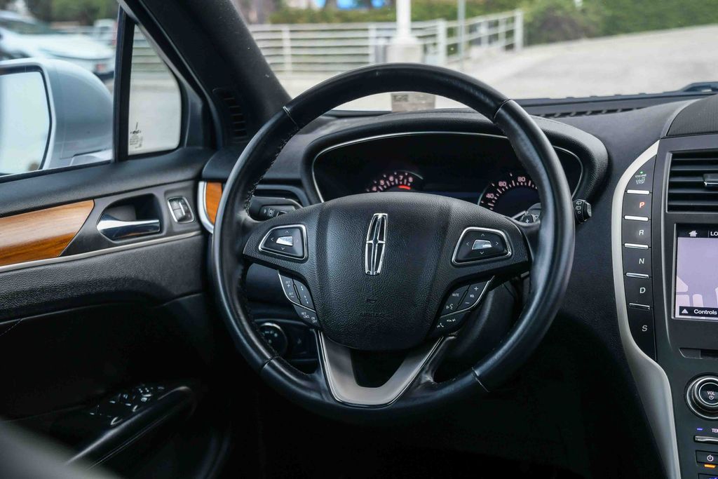 Thumbnail: 2017 Lincoln MKC - 2