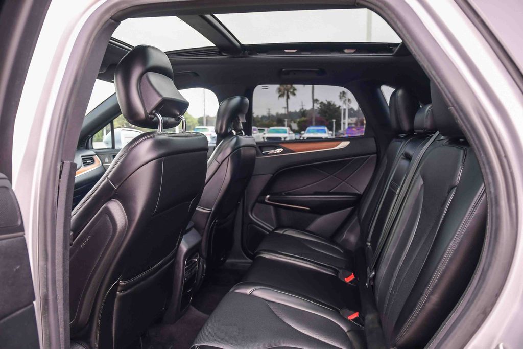 Thumbnail: 2017 Lincoln MKC - 11