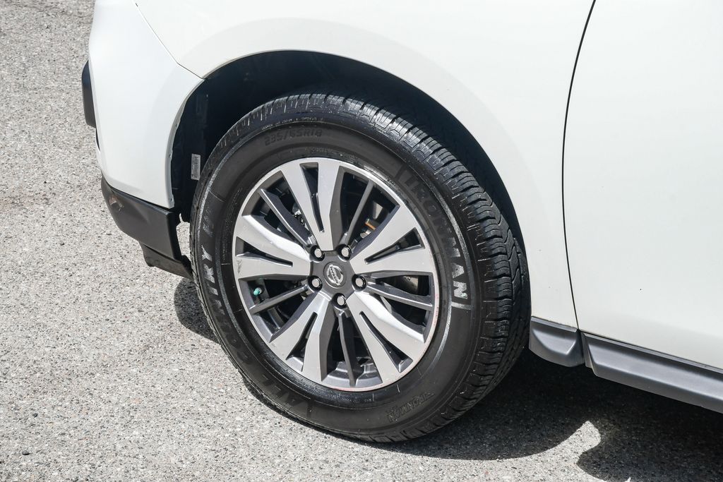 Thumbnail: 2017 Nissan Pathfinder - 6