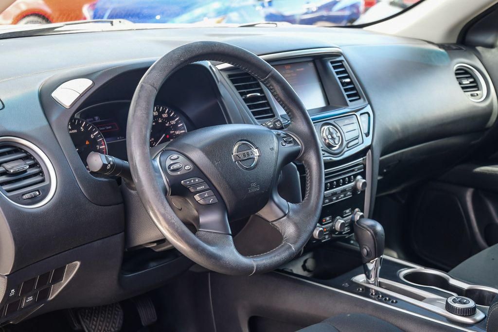 Thumbnail: 2017 Nissan Pathfinder - 12