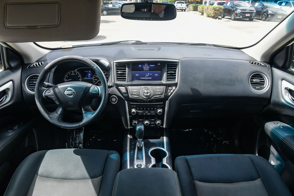Thumbnail: 2017 Nissan Pathfinder - 8