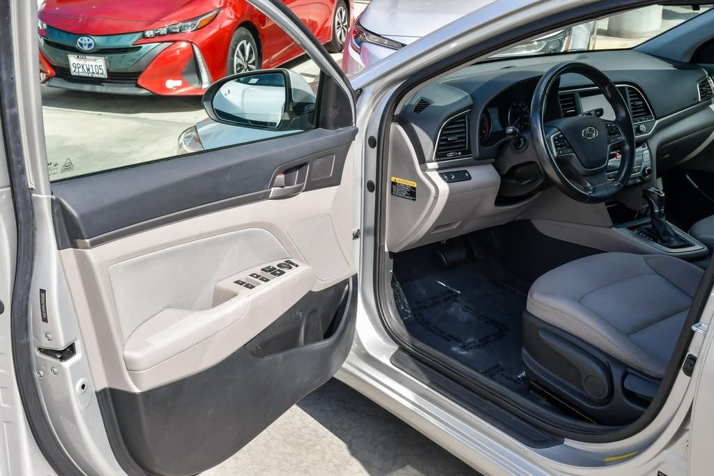 Thumbnail: 2017 Hyundai Elantra - 12