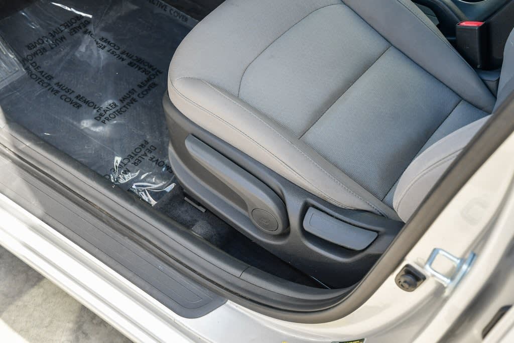 Thumbnail: 2017 Hyundai Elantra - 25