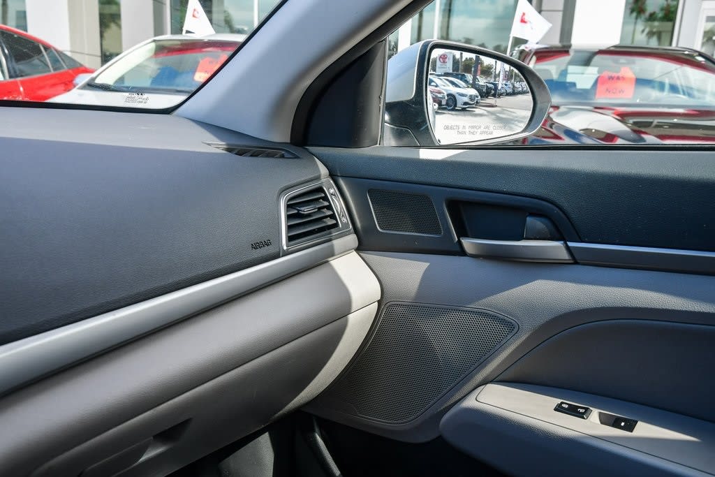 Thumbnail: 2017 Hyundai Elantra - 28