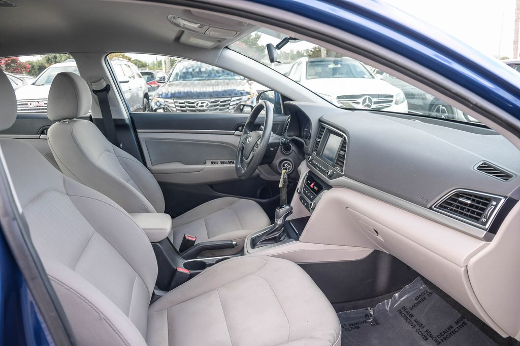 Thumbnail: 2018 Hyundai Elantra - 10