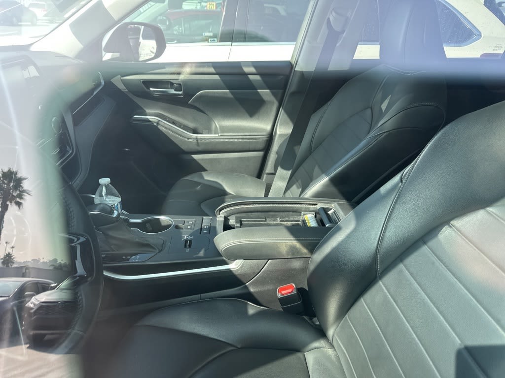 Thumbnail: 2021 Toyota Highlander - 6