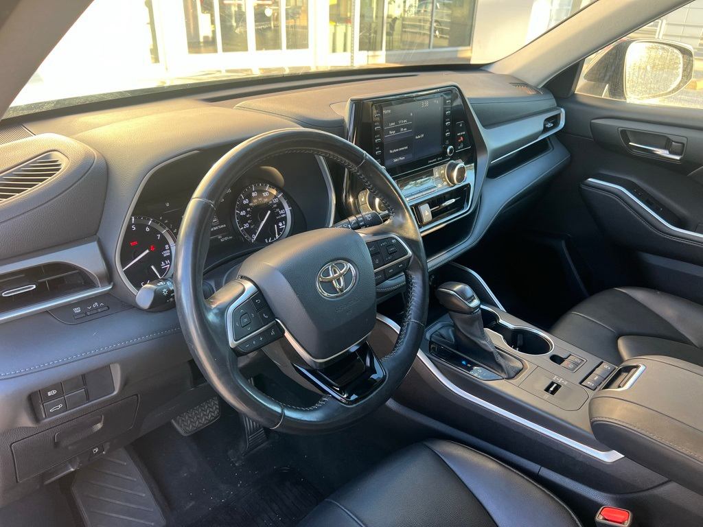 2021 Toyota Highlander XLE 2