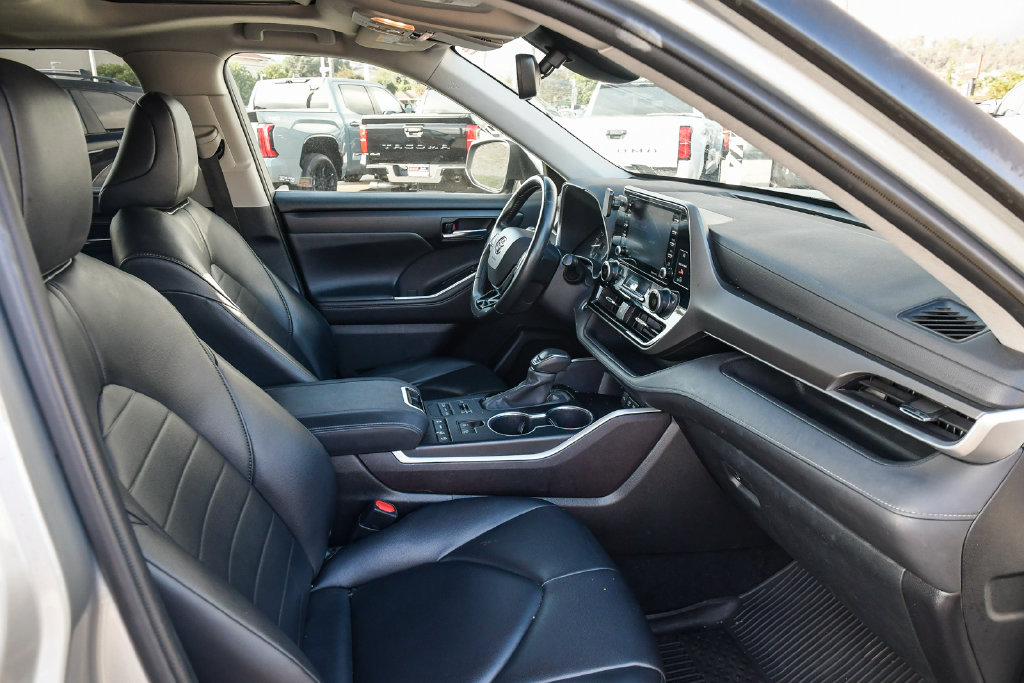 Thumbnail: 2020 Toyota Highlander - 8