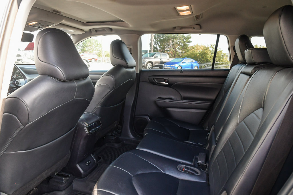 Thumbnail: 2020 Toyota Highlander - 10