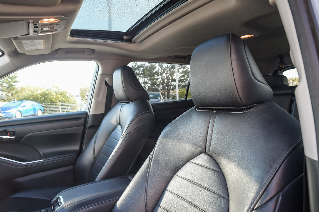 Thumbnail: 2020 Toyota Highlander - 25