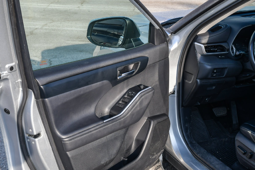 Thumbnail: 2020 Toyota Highlander - 32