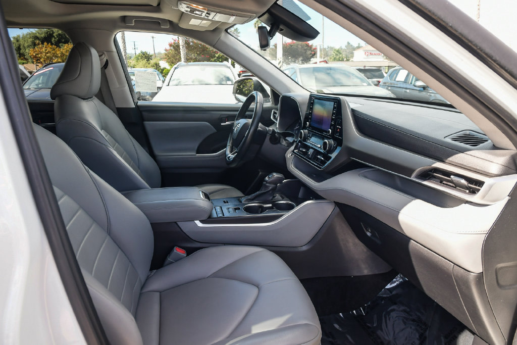 Thumbnail: 2021 Toyota Highlander - 10