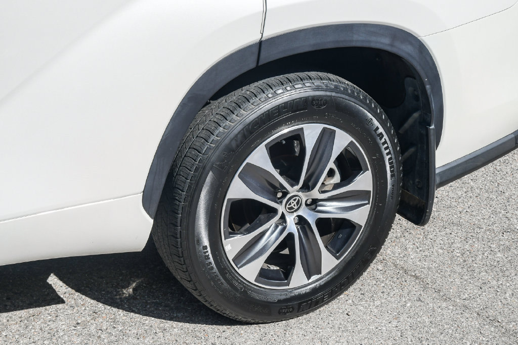 Thumbnail: 2021 Toyota Highlander - 21