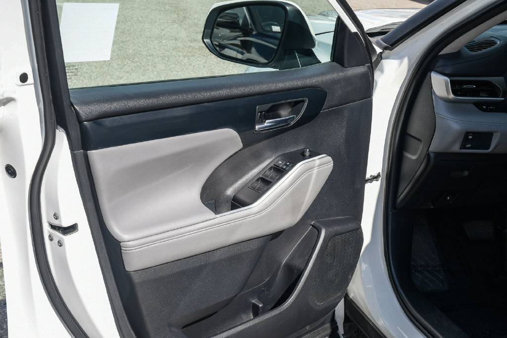 Thumbnail: 2021 Toyota Highlander - 29