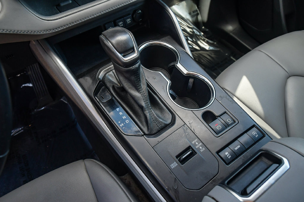 Thumbnail: 2021 Toyota Highlander - 14