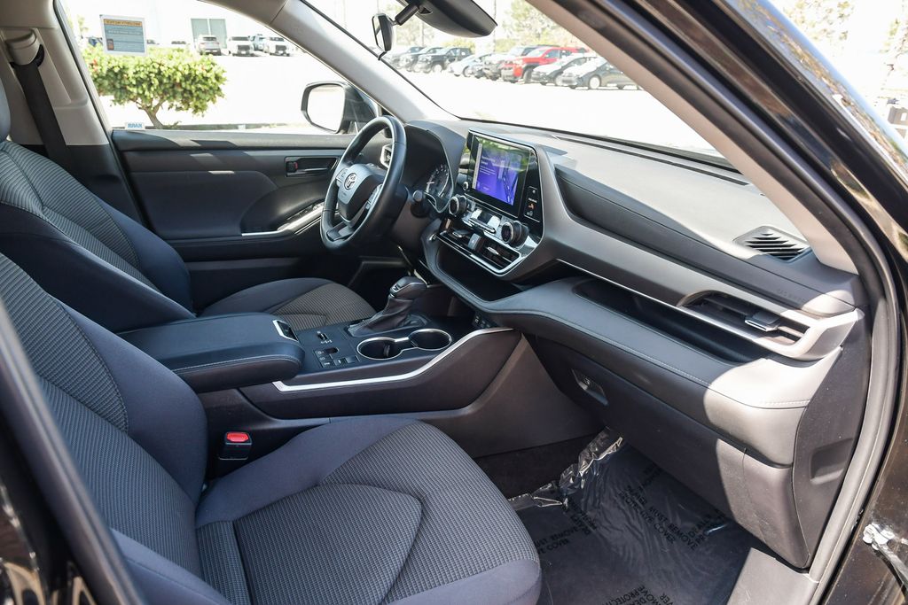 Thumbnail: 2023 Toyota Highlander - 10