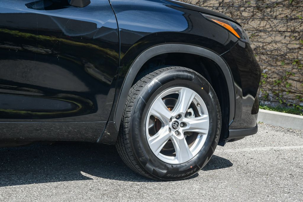 Thumbnail: 2023 Toyota Highlander - 21
