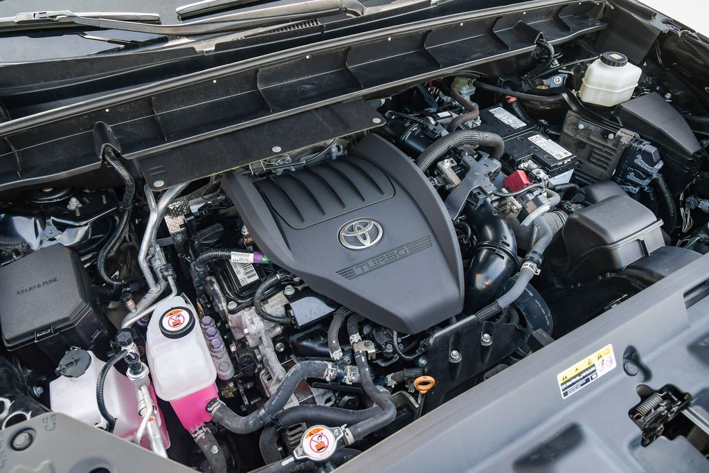 Thumbnail: 2023 Toyota Highlander - 9