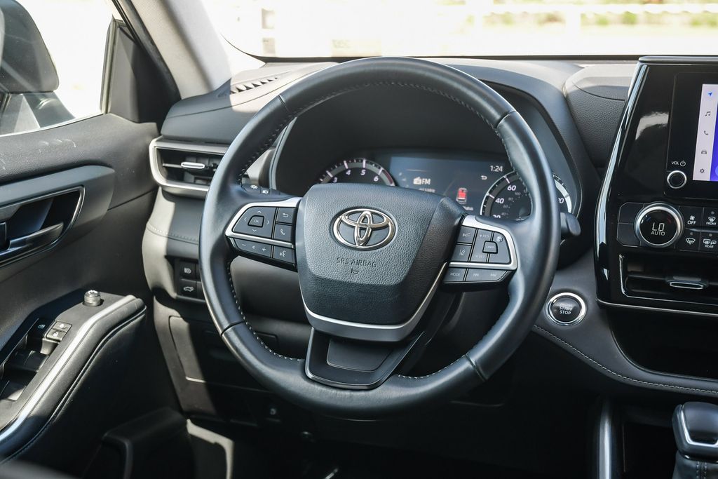 Thumbnail: 2023 Toyota Highlander - 2