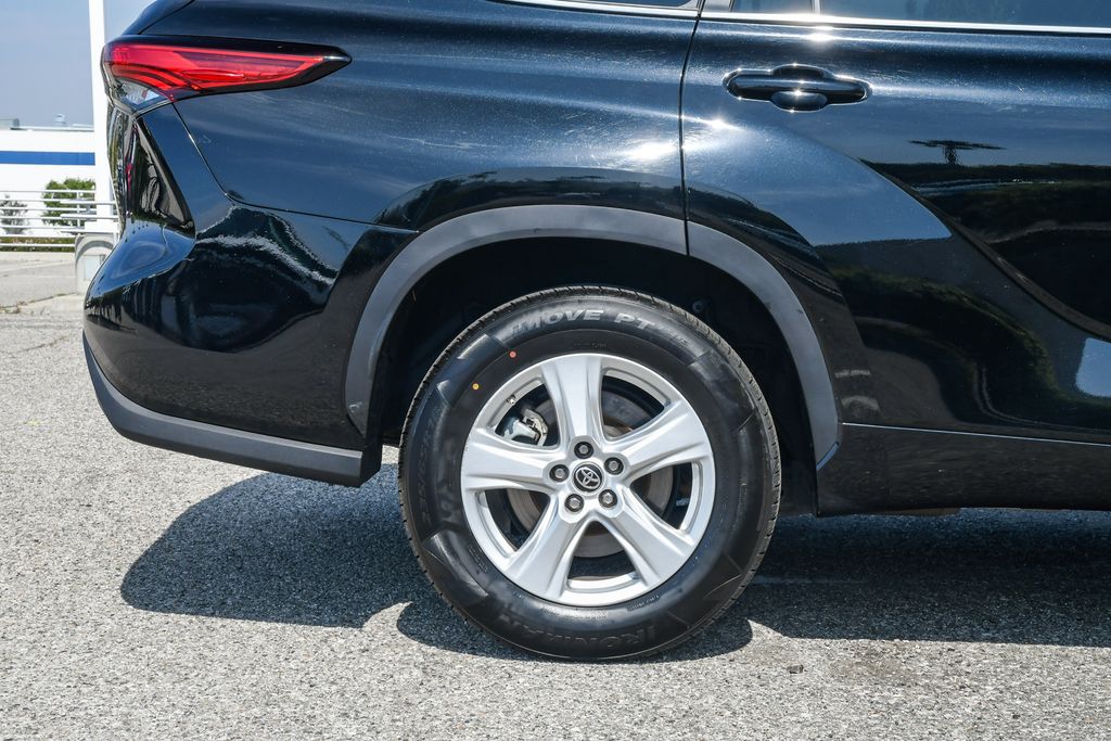 Thumbnail: 2023 Toyota Highlander - 8