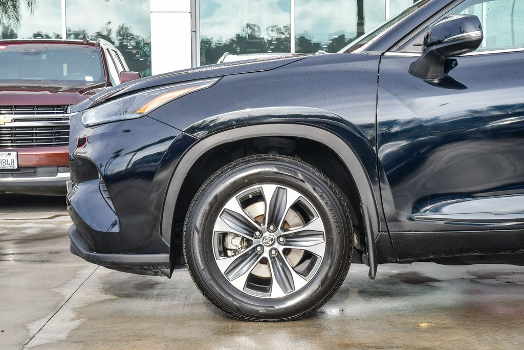 Thumbnail: 2023 Toyota Highlander - 7