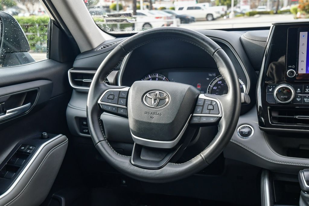 Thumbnail: 2023 Toyota Highlander - 2