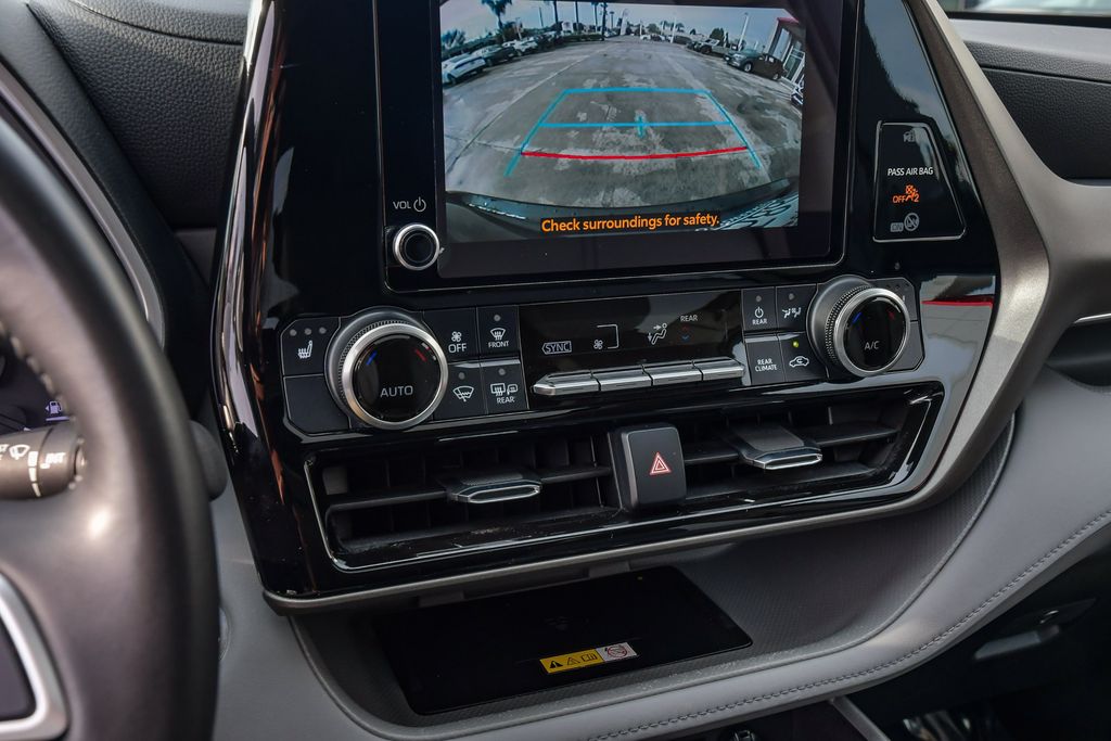 Thumbnail: 2023 Toyota Highlander - 26