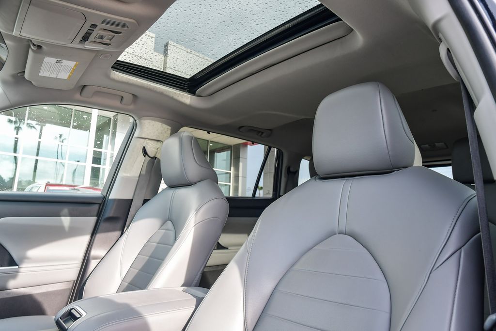 Thumbnail: 2023 Toyota Highlander - 22