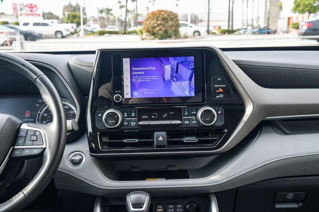 Thumbnail: 2023 Toyota Highlander - 13