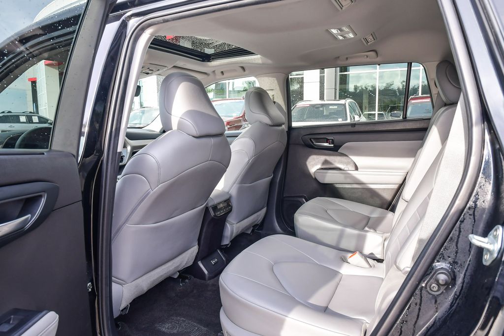 Thumbnail: 2023 Toyota Highlander - 11