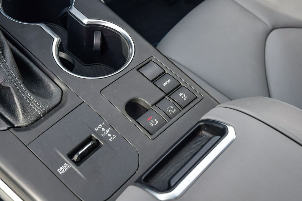 Thumbnail: 2023 Toyota Highlander - 25