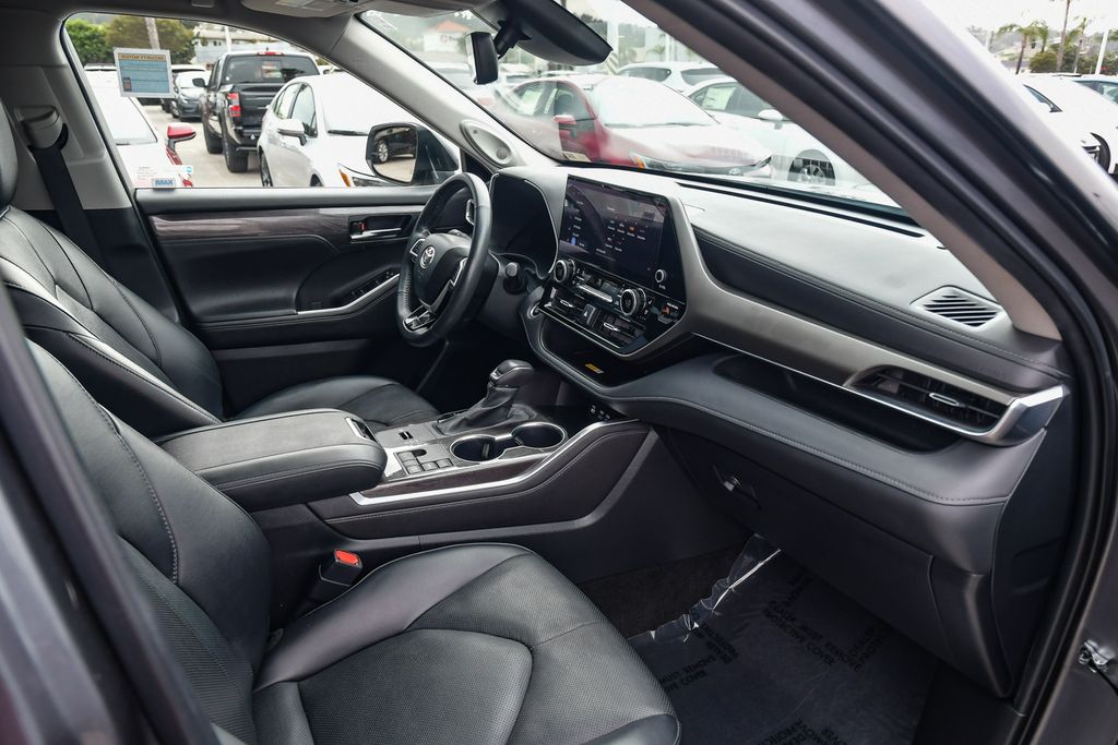 Thumbnail: 2024 Toyota Highlander - 10