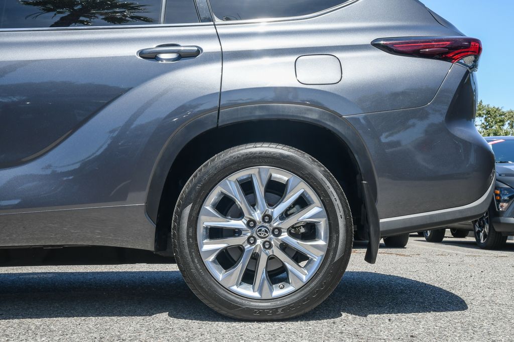 Thumbnail: 2024 Toyota Highlander - 22