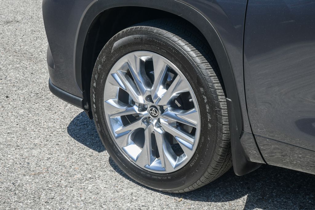 Thumbnail: 2024 Toyota Highlander - 7
