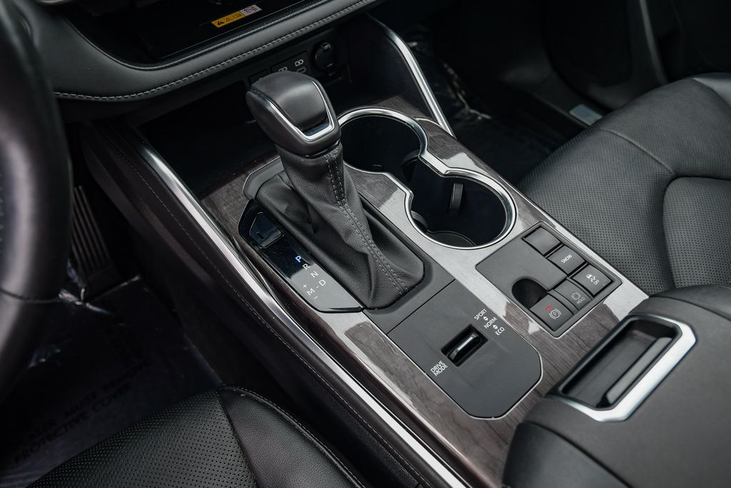 Thumbnail: 2024 Toyota Highlander - 14