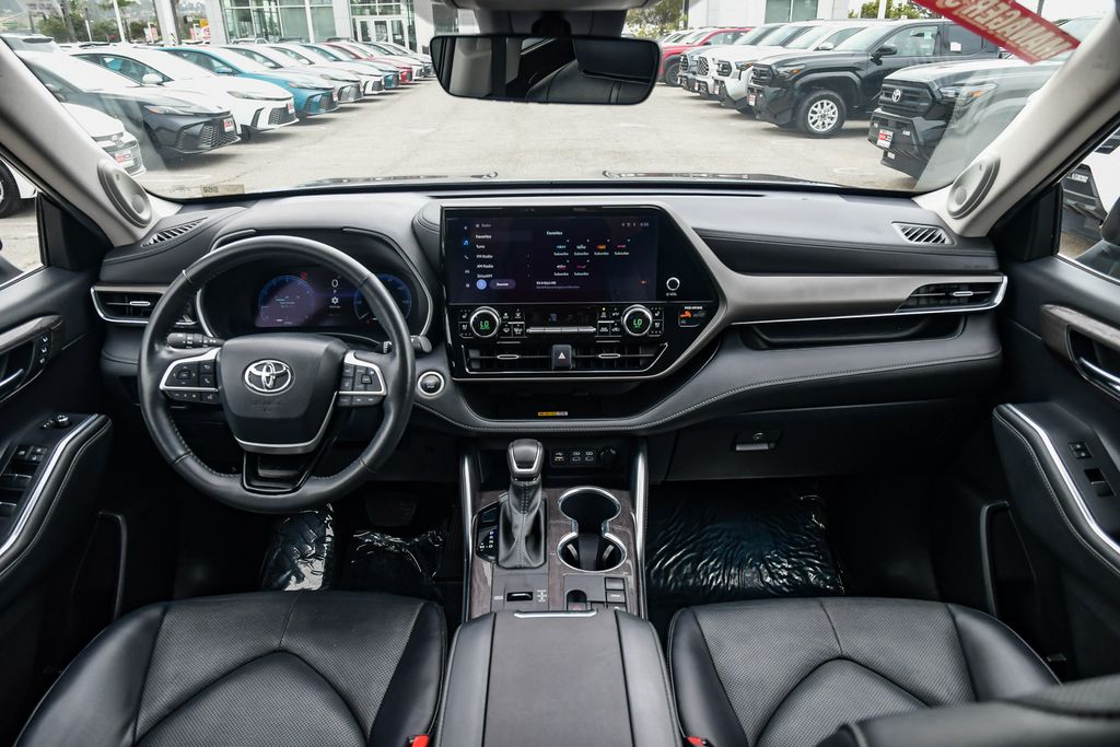 Thumbnail: 2024 Toyota Highlander - 9