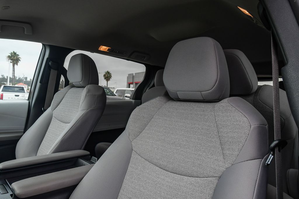 Thumbnail: 2025 Toyota Sienna - 29