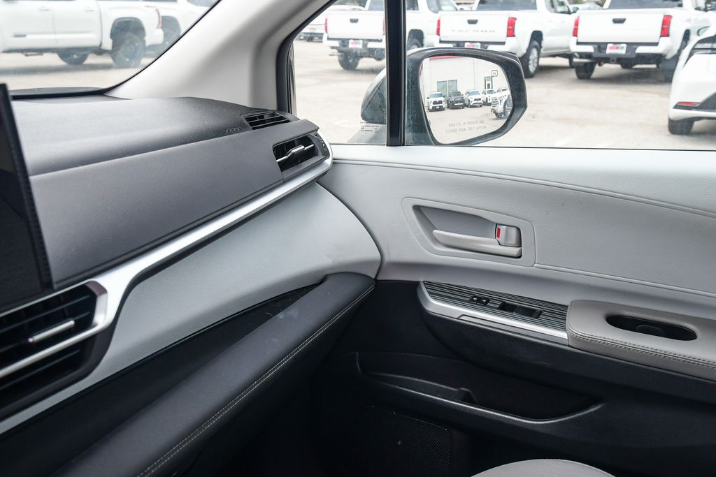 Thumbnail: 2025 Toyota Sienna - 24