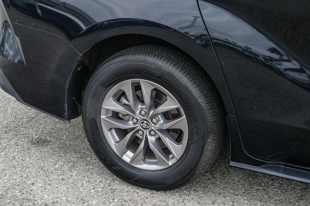 Thumbnail: 2025 Toyota Sienna - 7