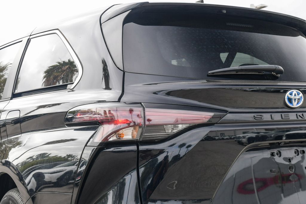 Thumbnail: 2025 Toyota Sienna - 19