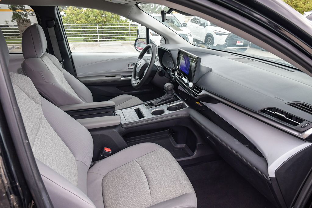 Thumbnail: 2025 Toyota Sienna - 9