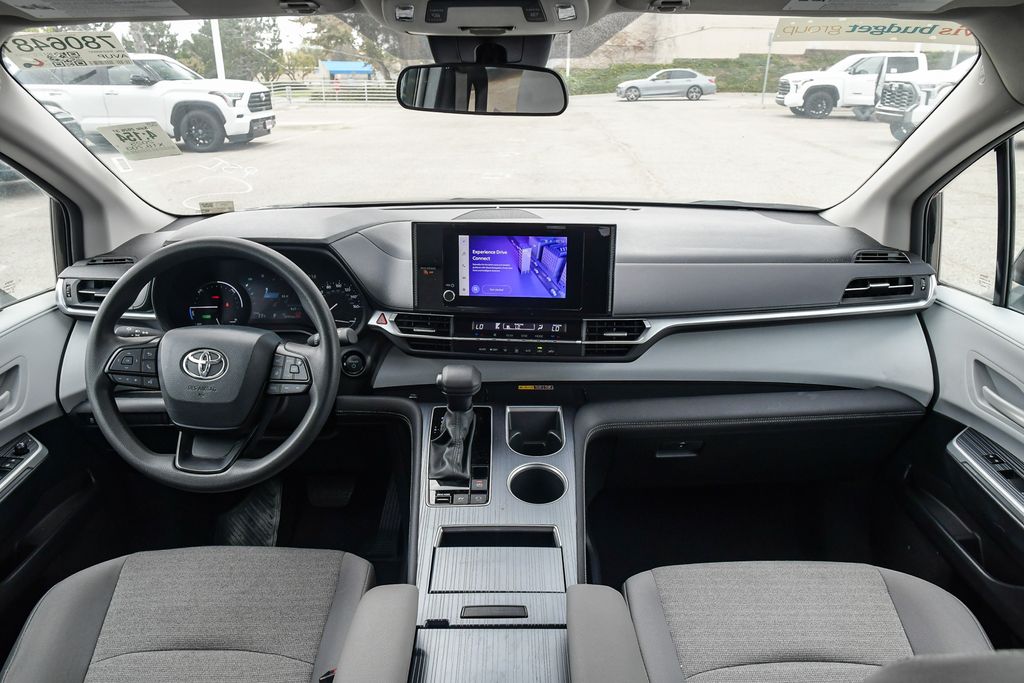 Thumbnail: 2025 Toyota Sienna - 8