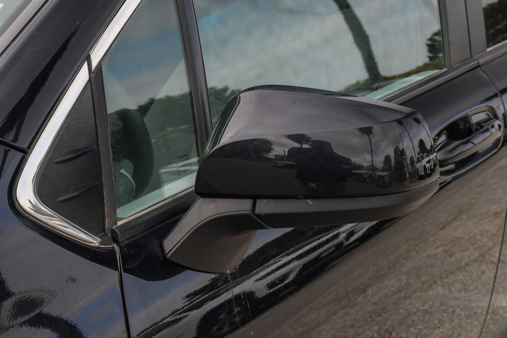 Thumbnail: 2025 Toyota Sienna - 18
