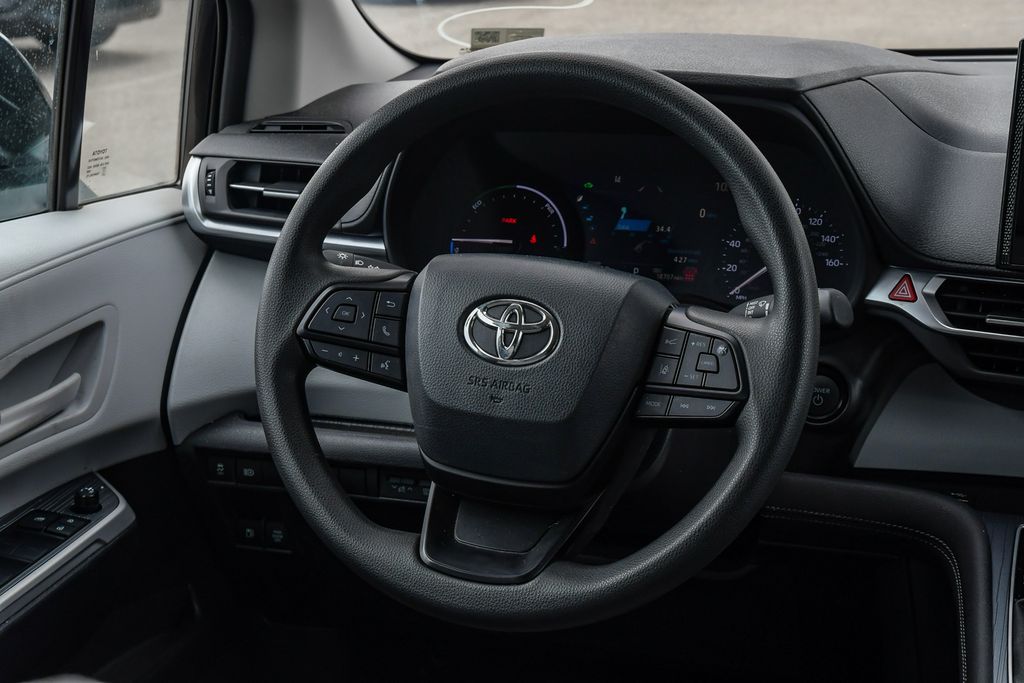 Thumbnail: 2025 Toyota Sienna - 2