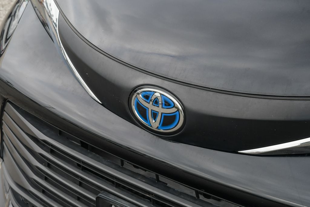 Thumbnail: 2025 Toyota Sienna - 17
