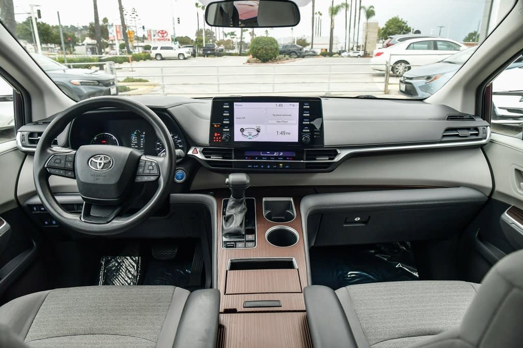 Thumbnail: 2022 Toyota Sienna - 9
