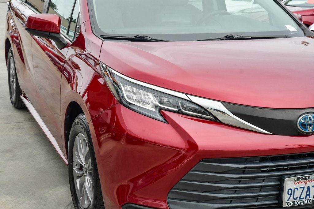 Thumbnail: 2022 Toyota Sienna - 6