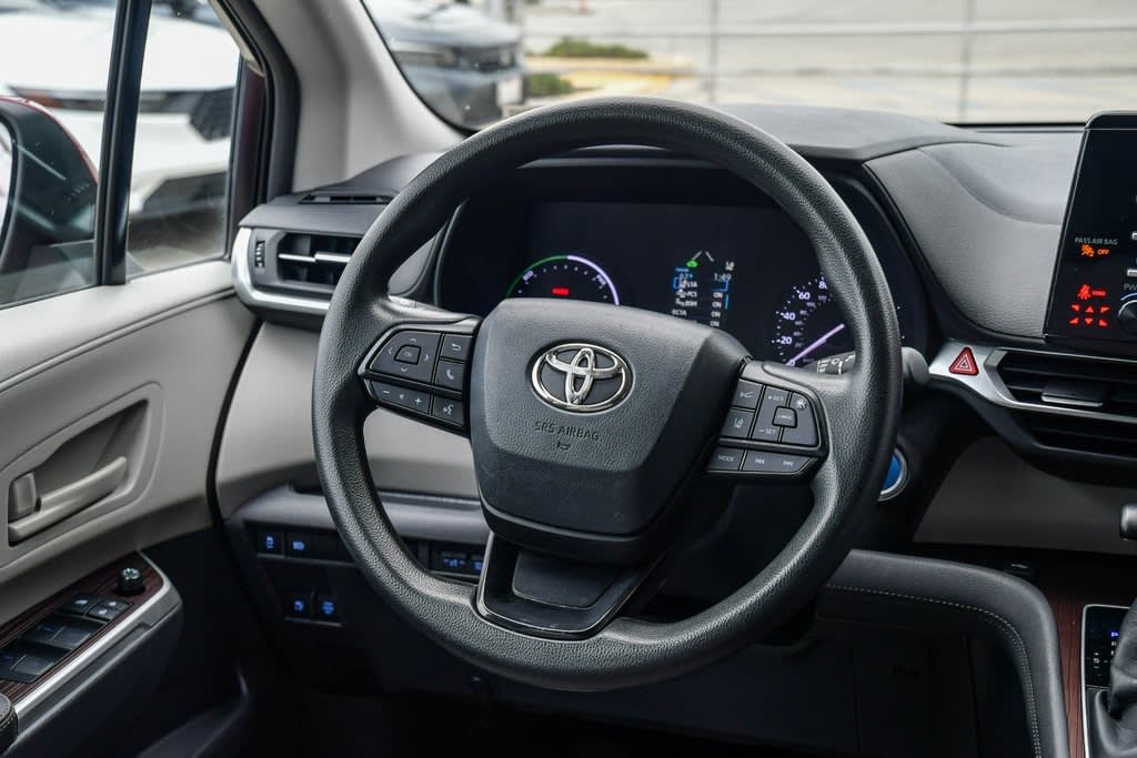 Thumbnail: 2022 Toyota Sienna - 2