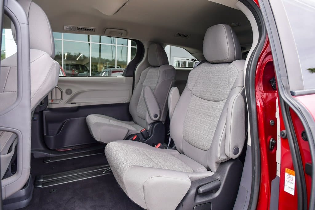 Thumbnail: 2022 Toyota Sienna - 12